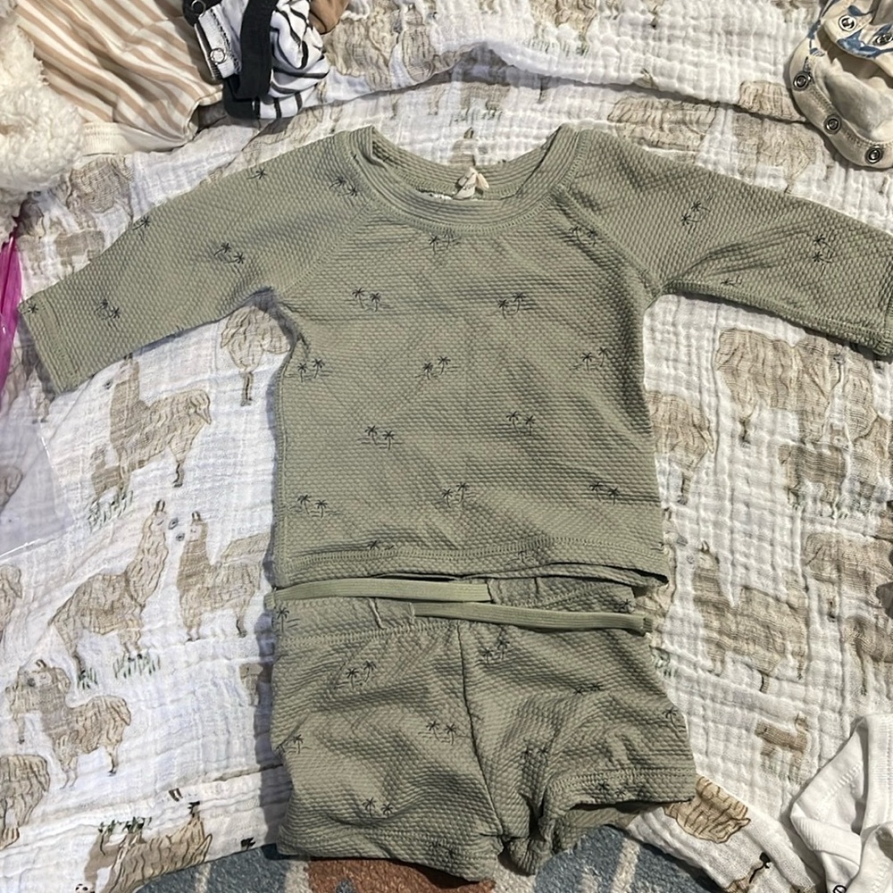 QUINCY MAE FINN RASHGUARD + SHORT SET - PALM TREES